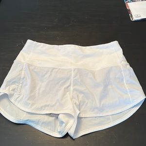 Lululemon HR 2.5” Speed Up shorts size 6. Excellent condition